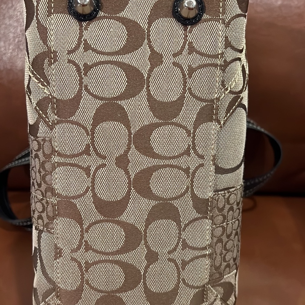 Coach purse brown canvass and black patten seems and straps - Picture 4 of 5